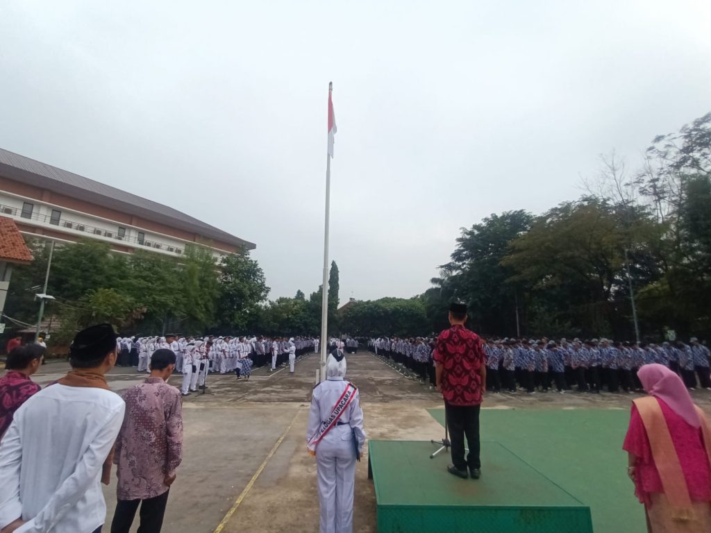 Upacara Bendera Senin Pagi